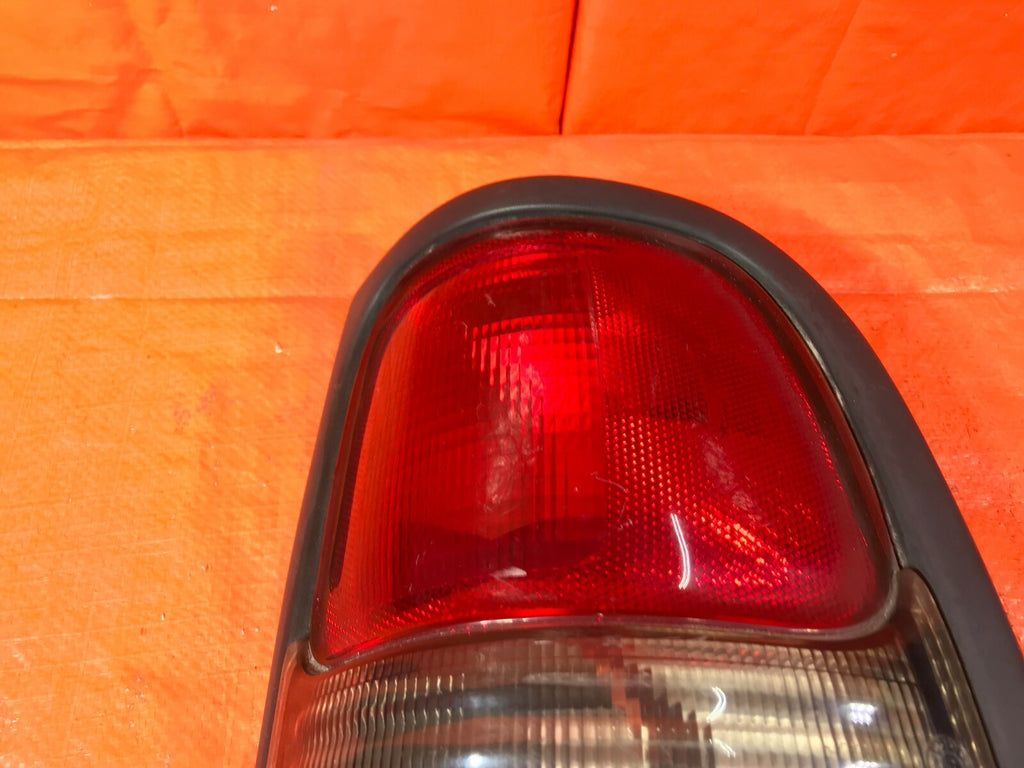 OEM 1998 1999 2000 DODGE RAM 1500 PASSENGER RIGHT TAIL LIGHT LAMP 98 99 550552204