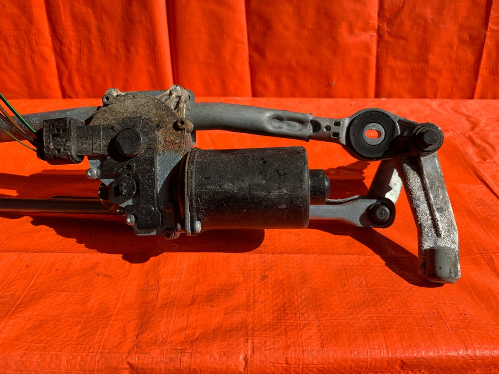 OEM 2007 BMW 335Xi 335i AWD SEDAN WINDSHIELD WIPER LINKAGE W/ MOTOR COMPLETE3