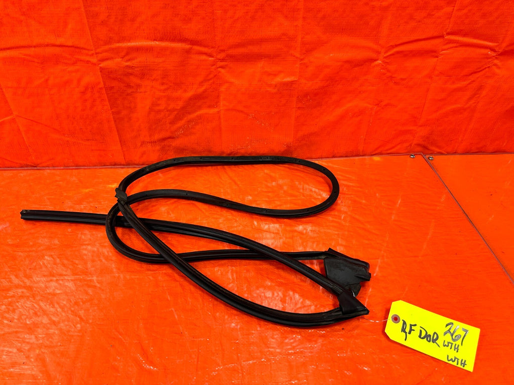 90 97 MAZDA MX 5 MIATA PASSENGER RIGHT   WEATHER STRIP TRIM SEAL GASKET OEM #2670