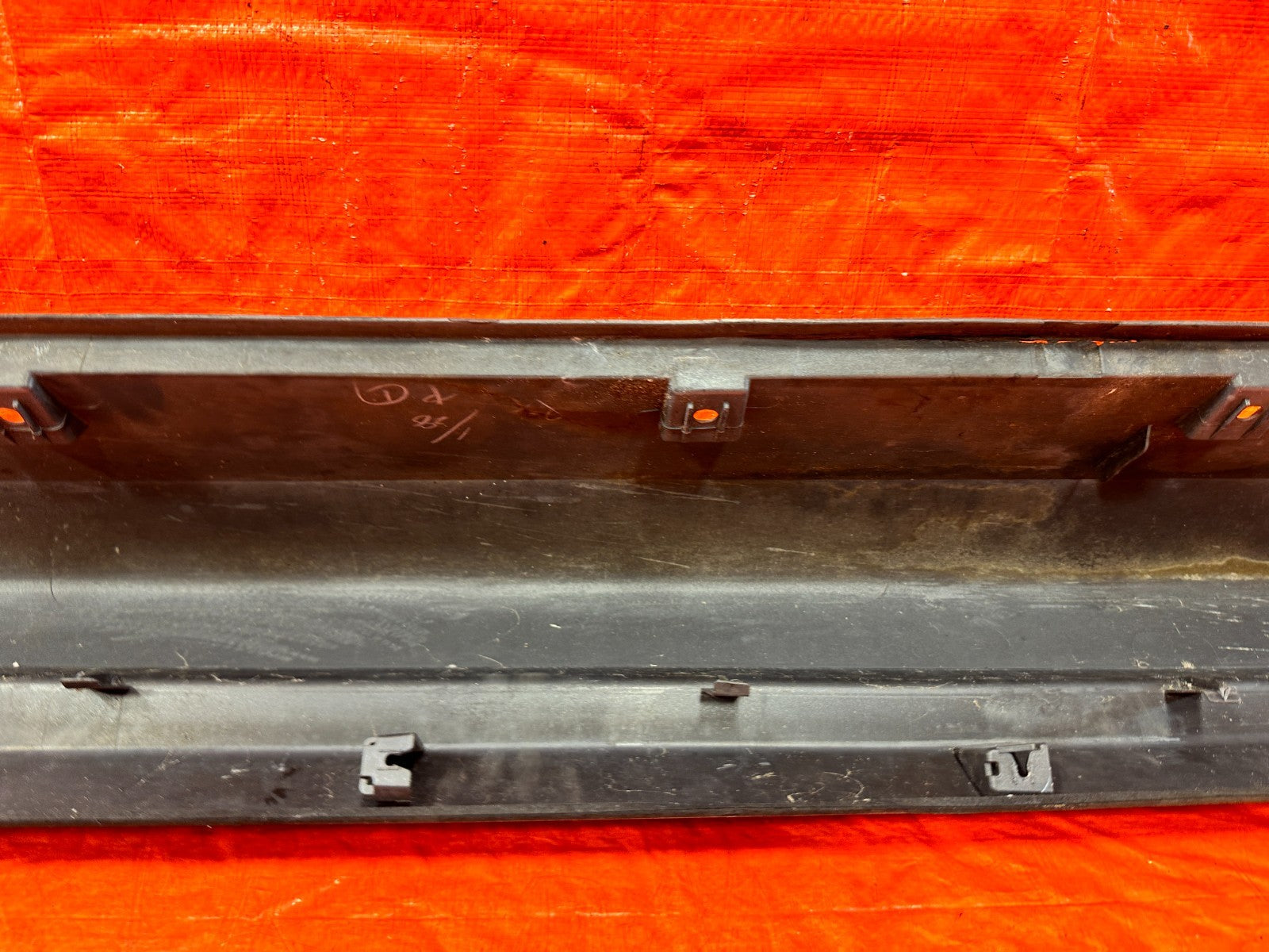 09 13 INFINITI G37 CONVERTIBLE   DRIVER LEFT SIDE SKIRT ROCKER MOLDING OEM #31014