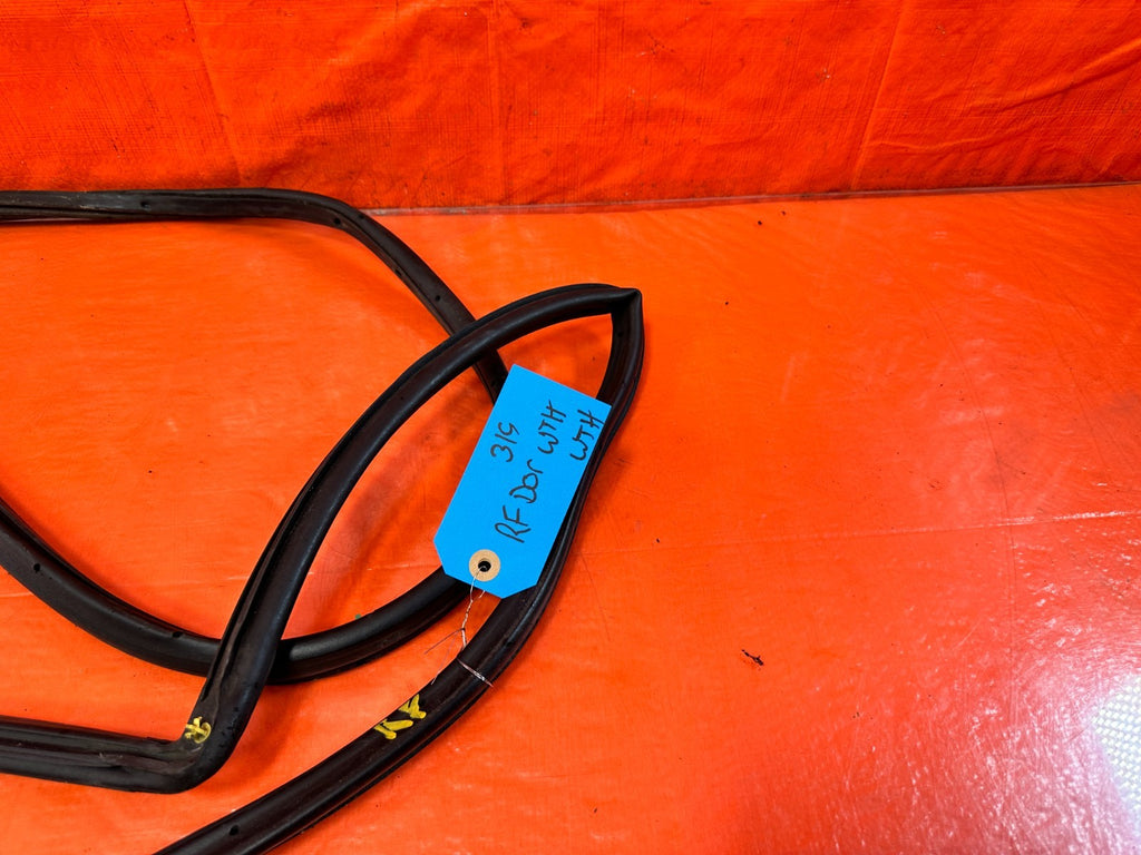 96 00 HONDA CIVIC COUPE   PASSENGER RIGHT WEATHER STRIP TRIM SEAL GASKET OEM 3192
