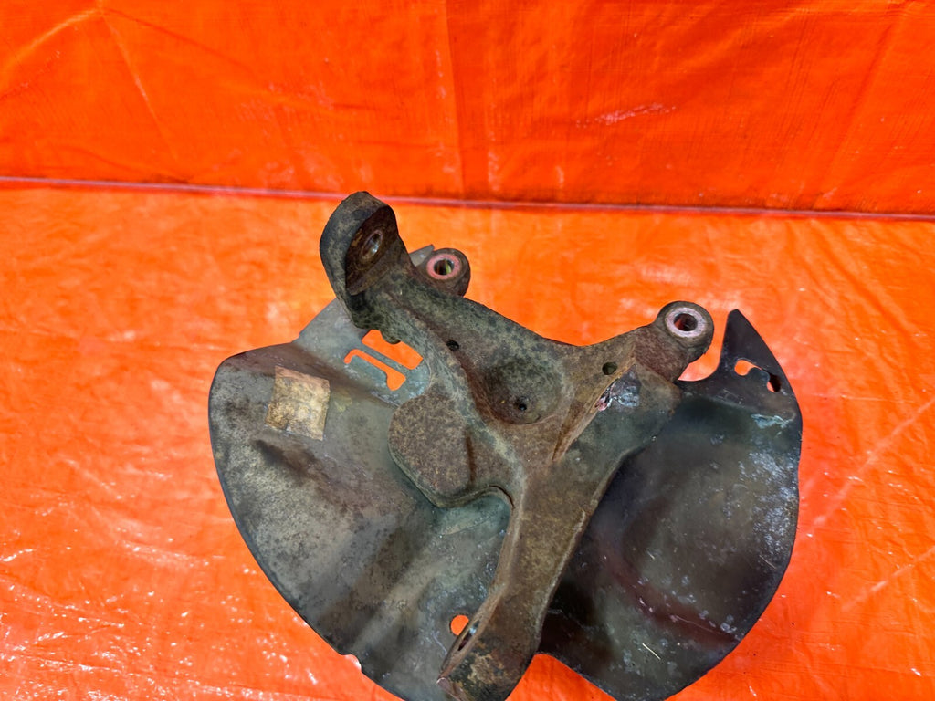 90 93 MAZDA MX 5 MIATA PASSENGER RIGHT FRONT SPINDLE KNUCKE HUB NON ABS OEM #26711