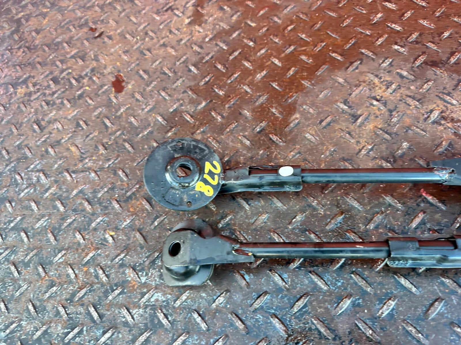 2013 13 INFINITI G37 S CONVERTIBLE   LEFT AND RIGHT REAR SUBFRAME BRACE BRACKET9
