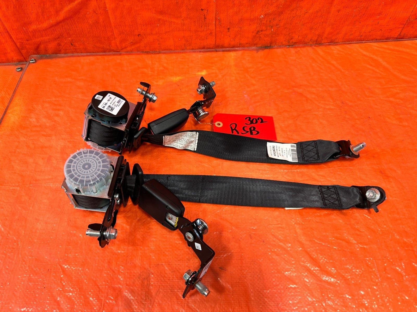 10 16 HYUNDAI GENESIS COUPE   REAR SEAT BELTS  LEFT & RIGHT SEAT BELTS   OEM 3020