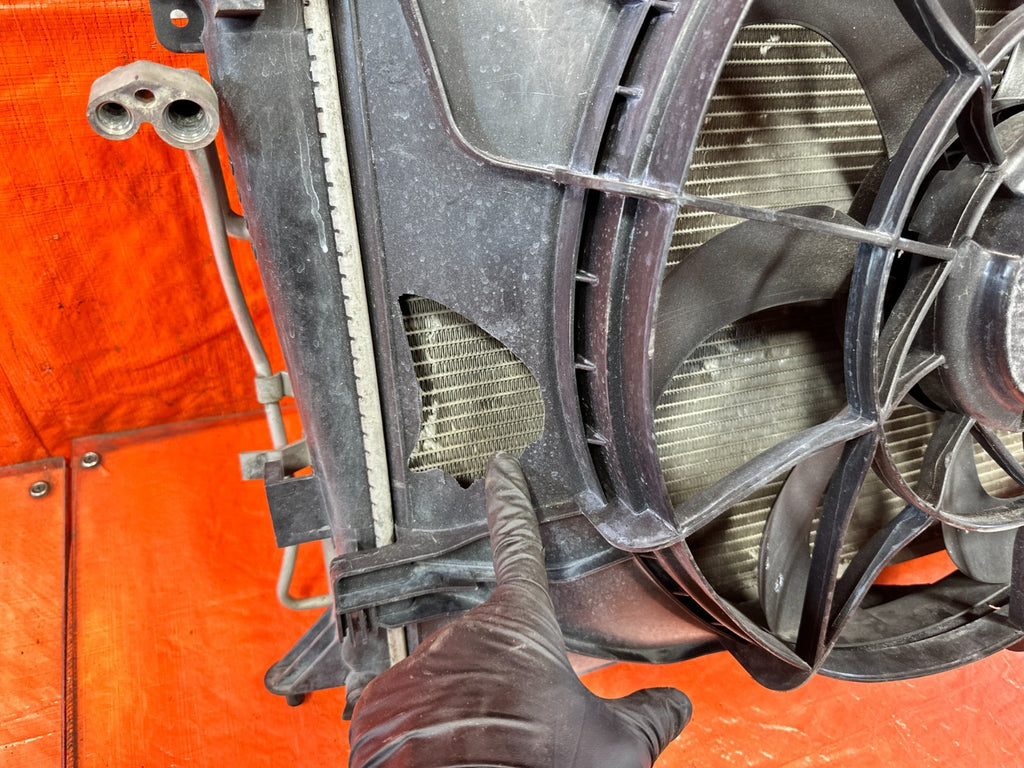 HYUNDAI GENESIS COUPE RADIATOR TANK COOLING FANS & CONDENSER  LITE DAMAGE 31817