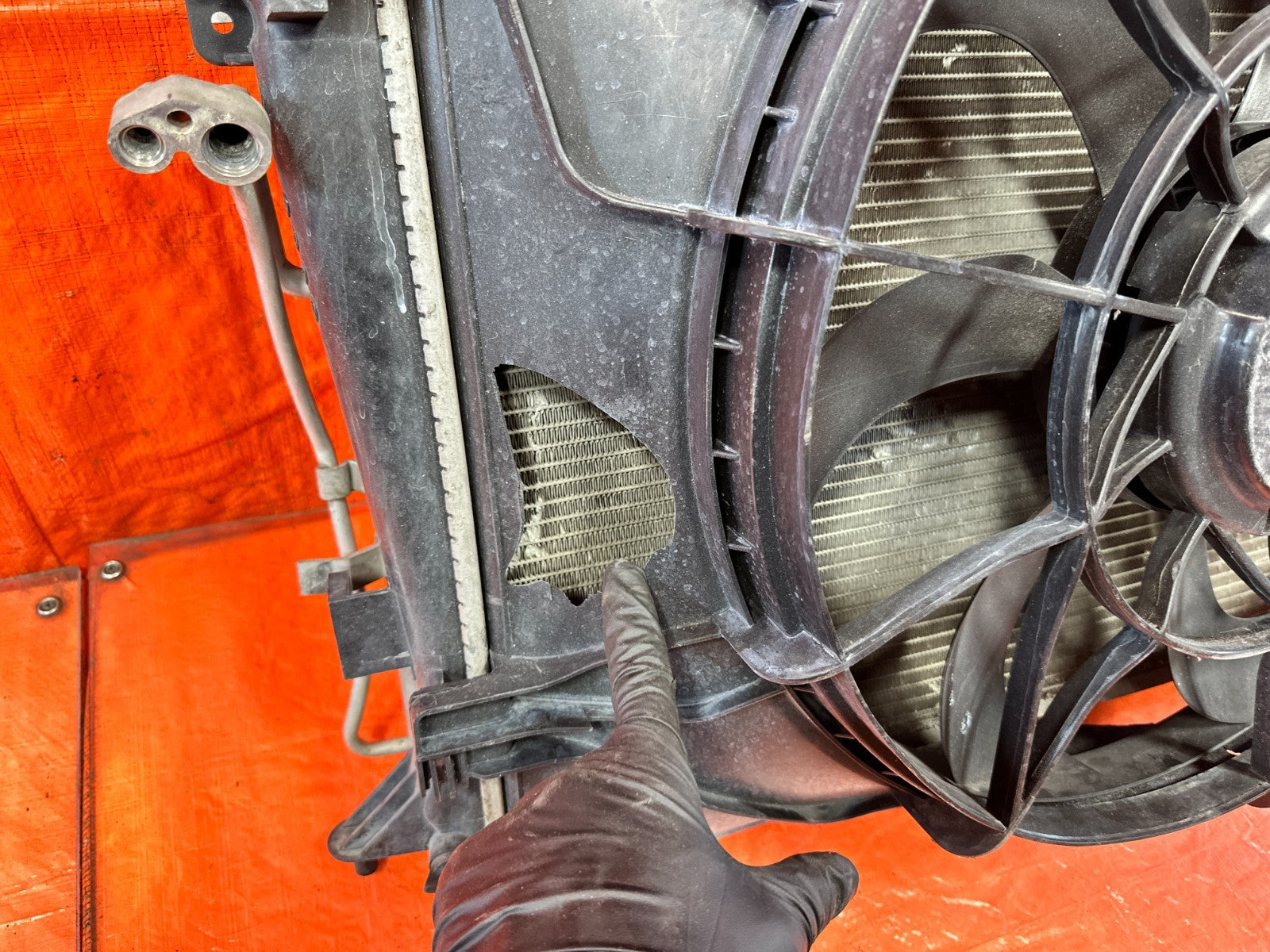 HYUNDAI GENESIS COUPE RADIATOR TANK COOLING FANS & CONDENSER  LITE DAMAGE 31817