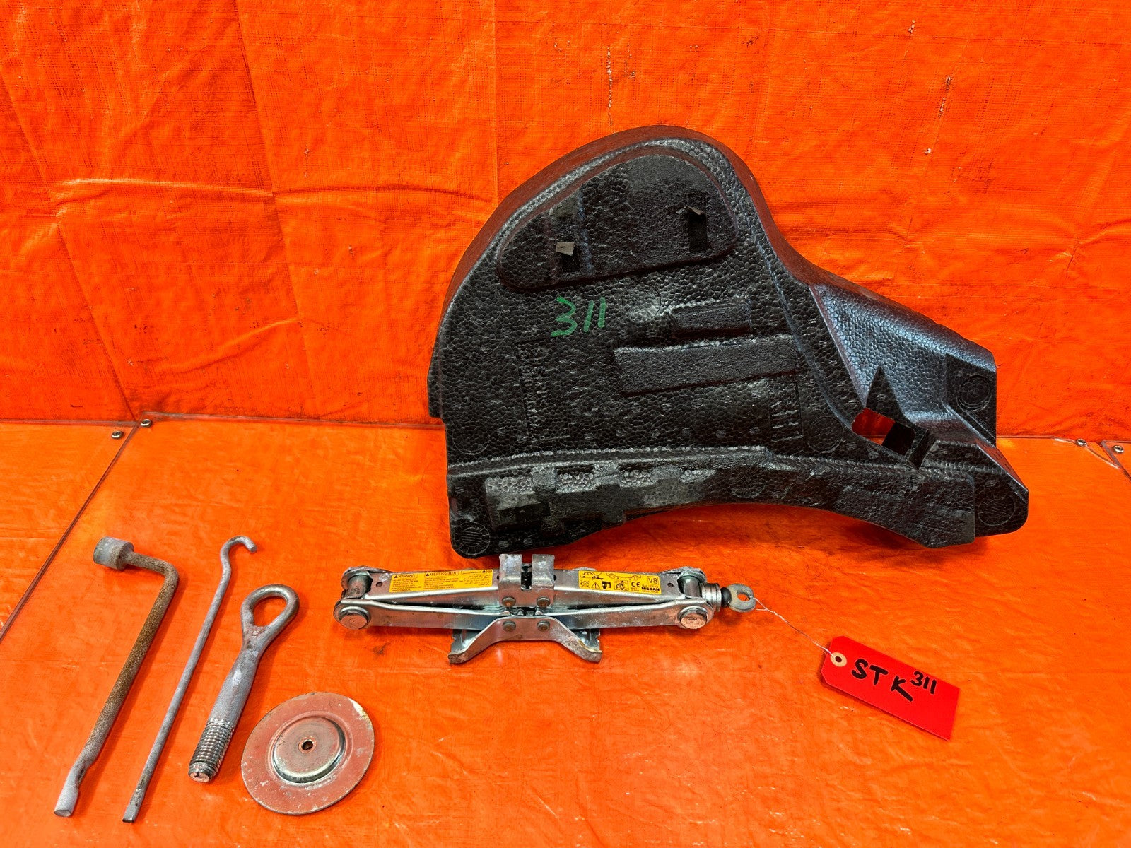 08 09 INFINITI G37 2D COUPE SPORT S   SPARE TIRE FOAM AND TOOL KIT   OEM #3114