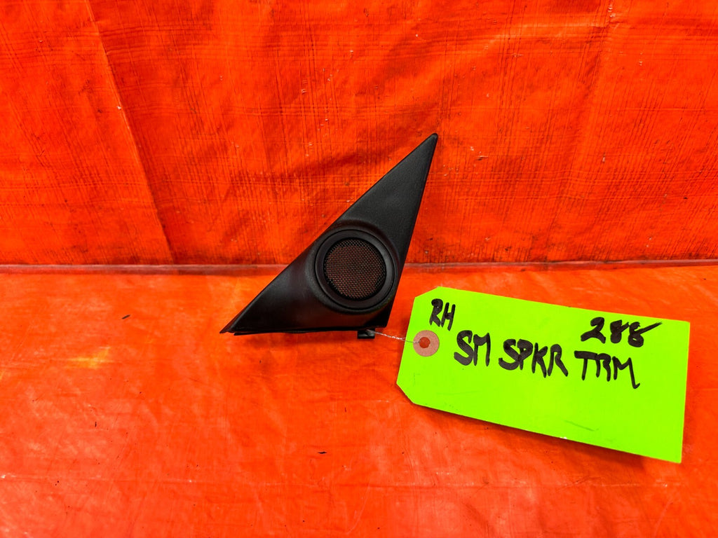 02 05 LEXUS SC430   PASSENGER RIGHT TWEETER SPEAKER TRIM ONLY THE TRIM OEM 2884