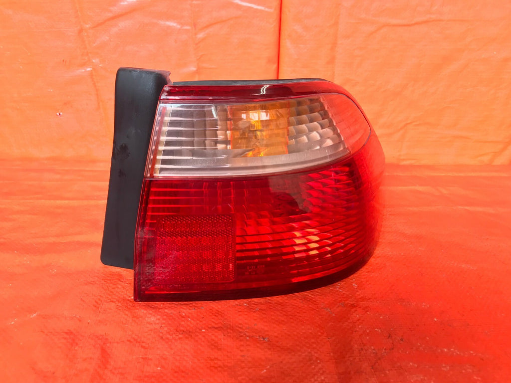 OEM 1998 98 HONDA ACCORD SEDAN PASSENGER RIGHT OUTER TAIL LIGHT LAMP R RH 4DR0