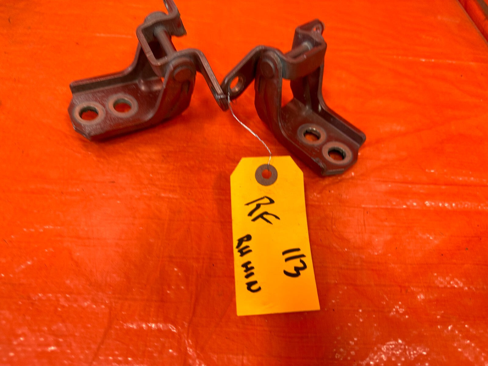 14 20 INFINITI Q50   PASSENGER RIGHT FRONT DOOR HINGE SET UPPER LOWER   OEM #1131