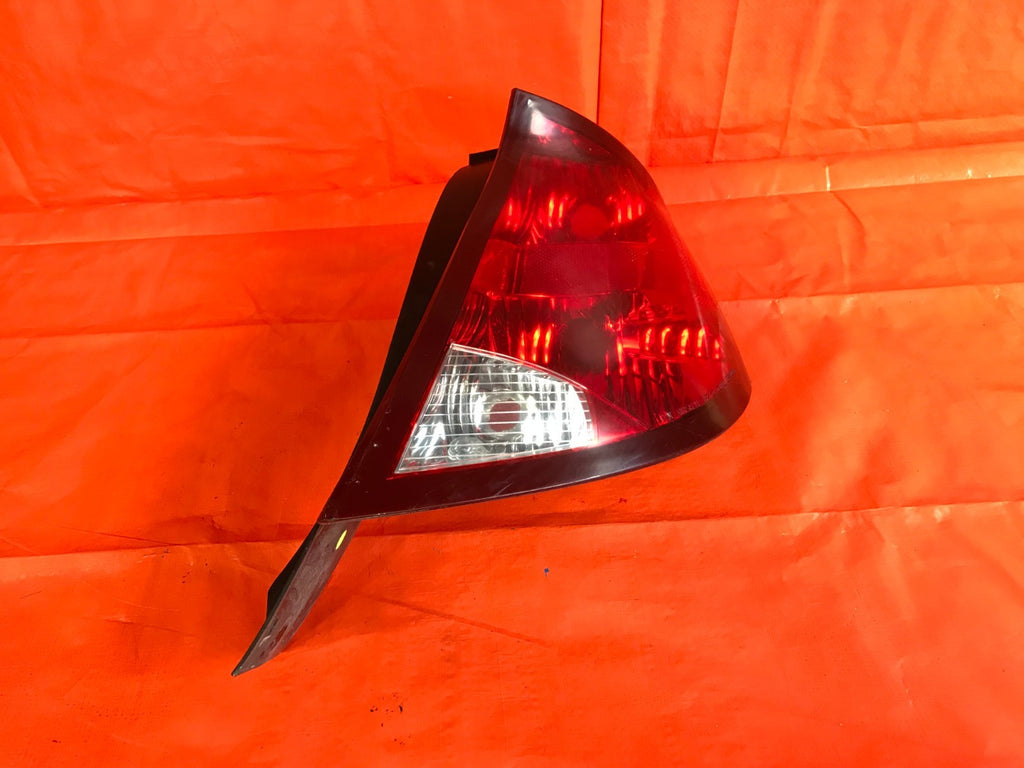 OEM 2003 2004 03 04 SATURN ION 4 DOOR SEDAN PASSENGER RIGHT TAIL LIGHT LAMP 0