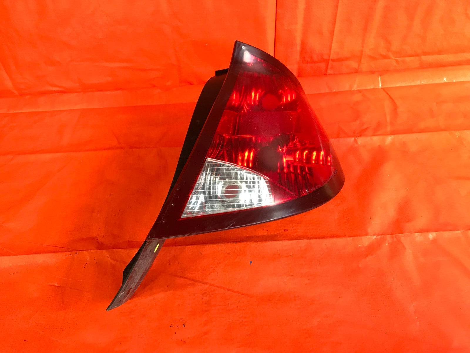 OEM 2003 2004 03 04 SATURN ION 4 DOOR SEDAN PASSENGER RIGHT TAIL LIGHT LAMP 0