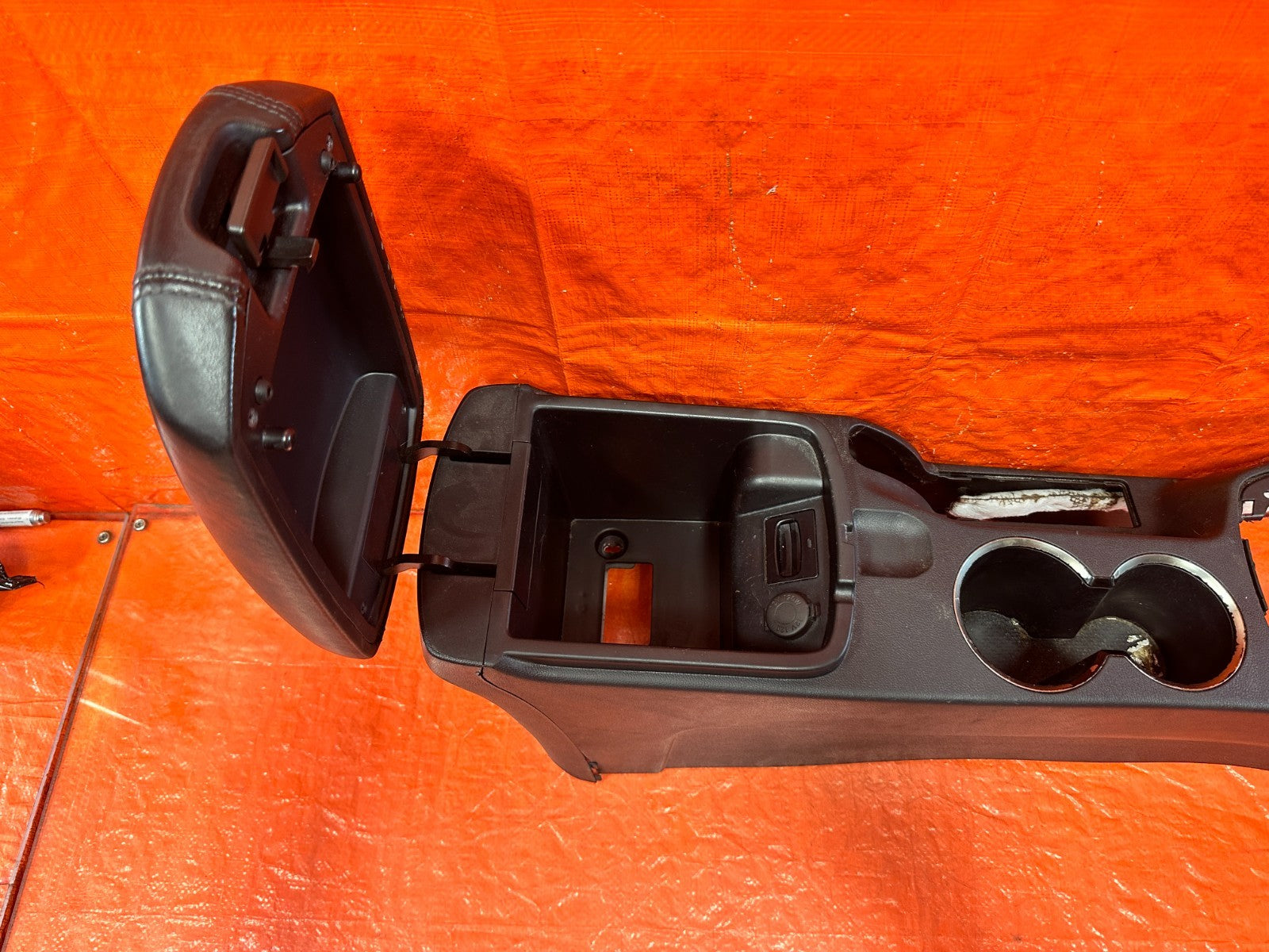 13 16 HYUNDAI GENESIS COUPE   ARM REST / CENTER CONSOLE STORAGE   OEM GENE5