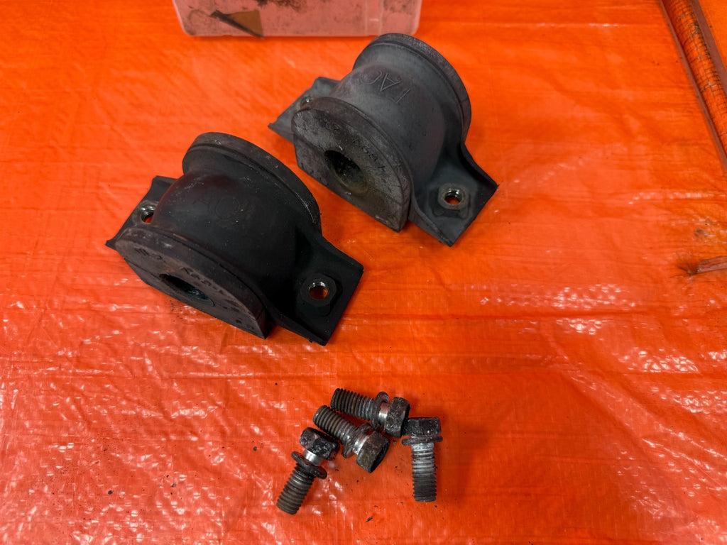04 08 ACURA TSX   LEFT & RIGHT REAR SWAY BAR BRACKETS & BUSHINGS   OEM #3211