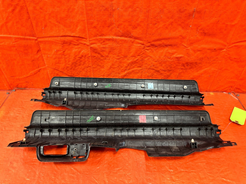 02 05 HONDA CIVIC SI EP3   FLOOR PILLAR SCUFF PLATE SET LEFT & RIGHT   OEM #3067