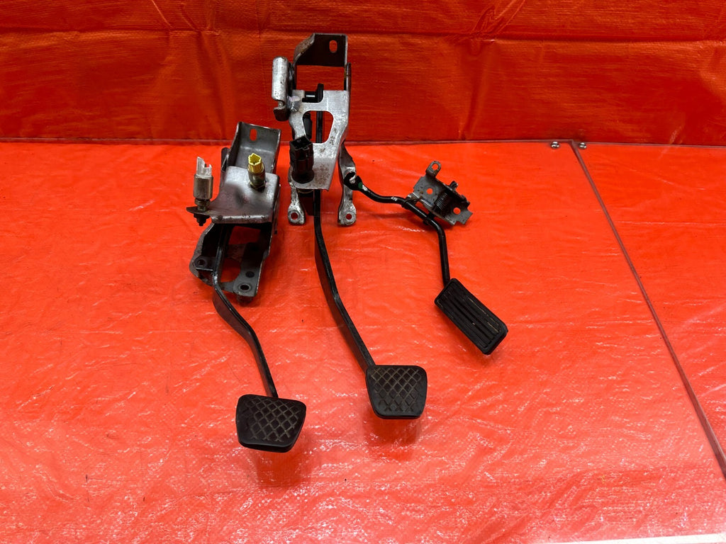 02 05 HONDA CIVIC SI EP3 HATCH   MANUAL PEDALS   GAS BRAKE CLUTCH   OEM #1860