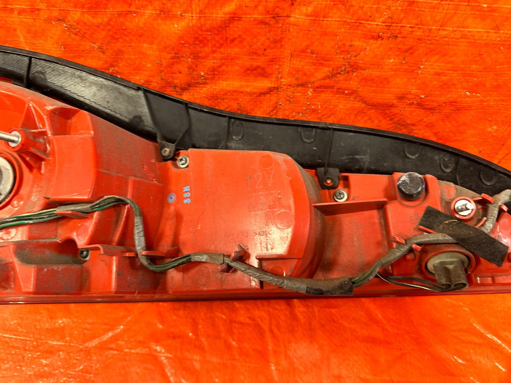 11 15 INFINITI G37 CONVERTIBLE   PASSENGER RIGHT TAIL LIGHT TAIL LAMP   OEM 32910