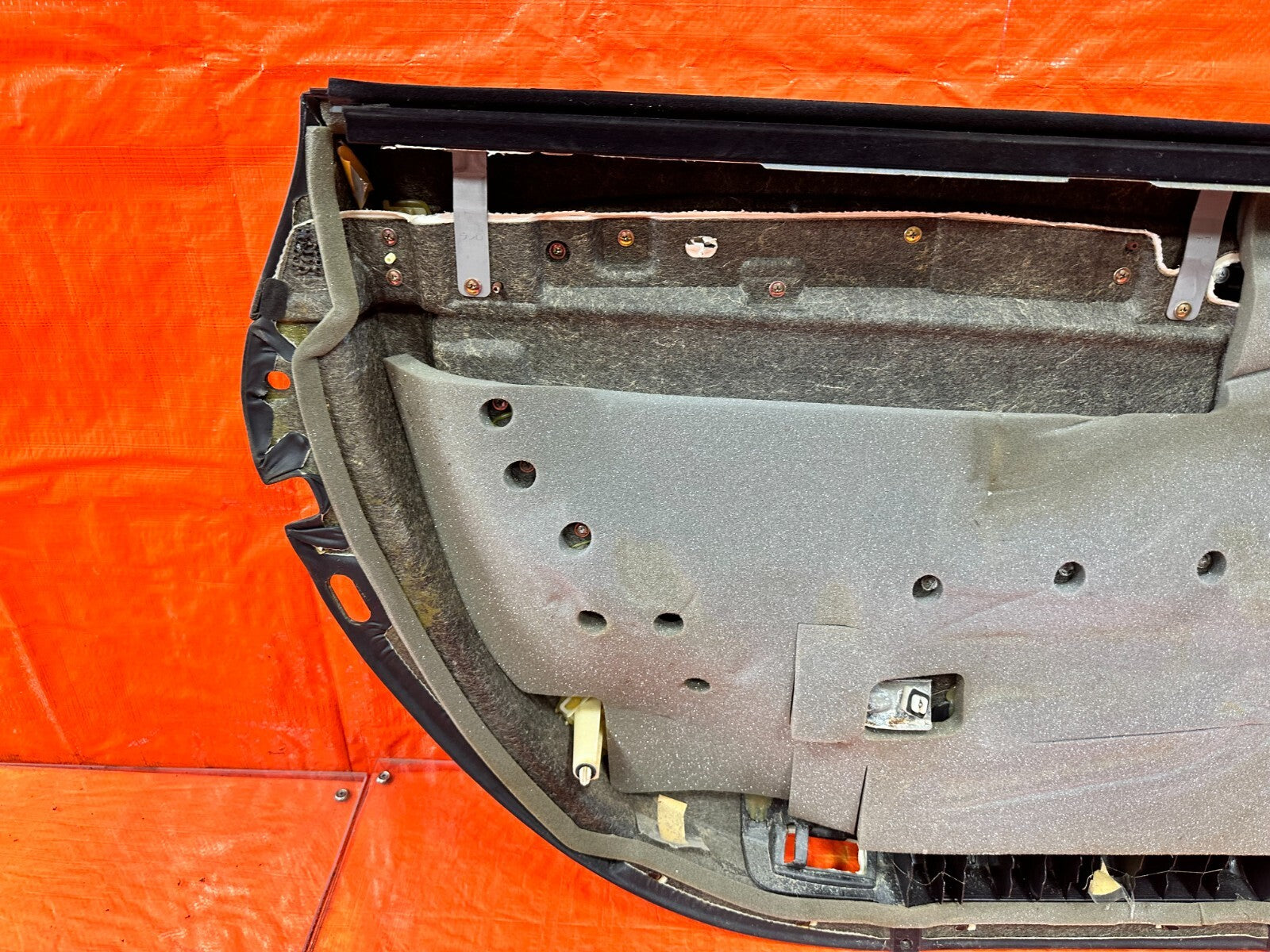 02 05 LEXUS SC430   PASSENGER RIGHT DOOR PANEL   BLACK N PEANUT BUTTER OEM 28819