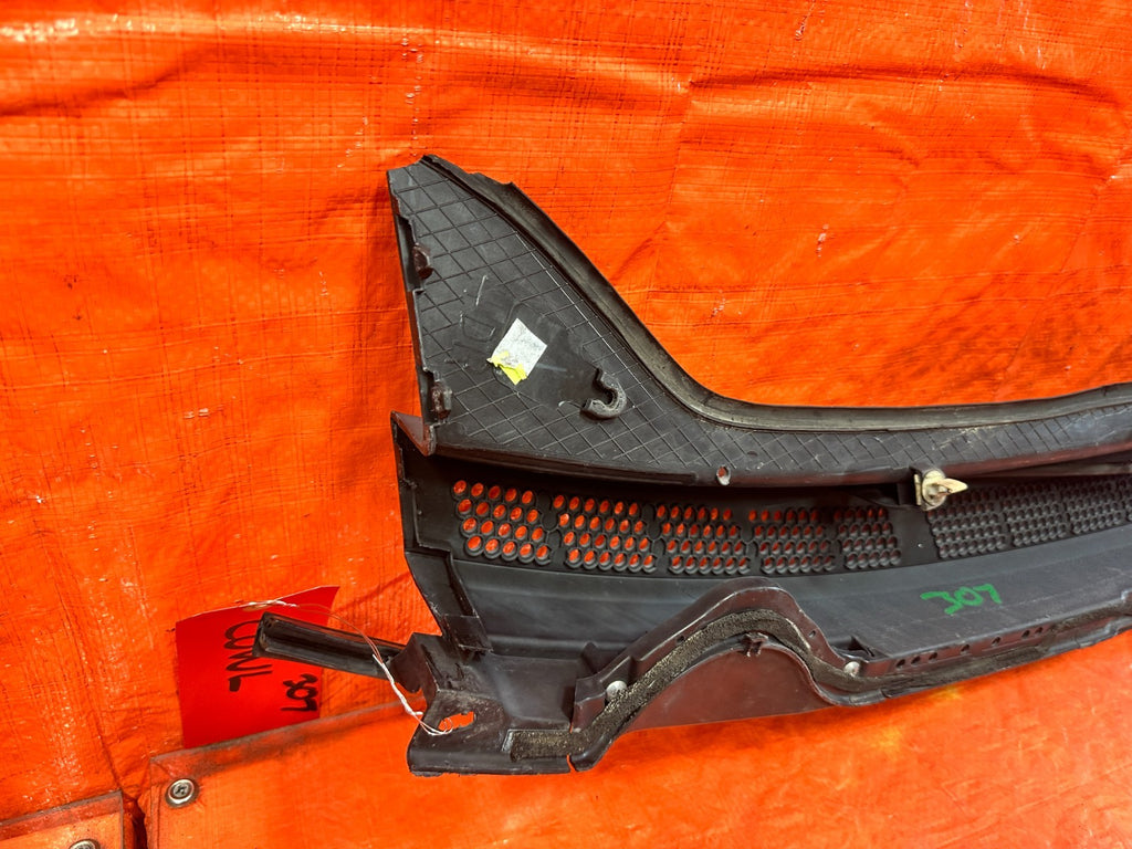 06 11 HONDA CIVIC SI 2D COUPE   100% COMPLETE WINDSHIELD WIPER COWL TRIM OEM 30711