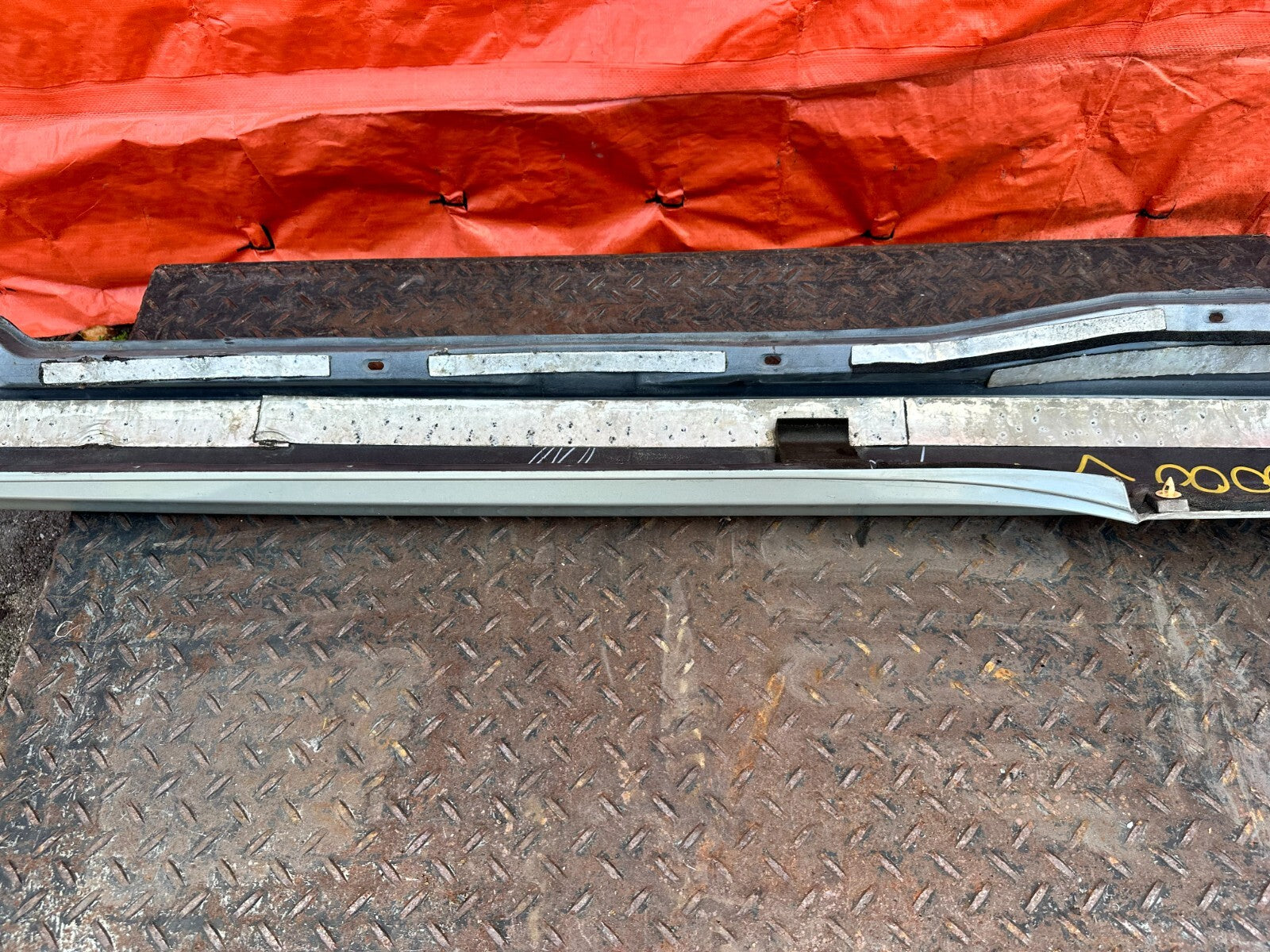 02 05 LEXUS SC430   SIDE SKIRT ROCKER MOLDING TRIM   LEFT SIDE   OEM FACTORY 28814