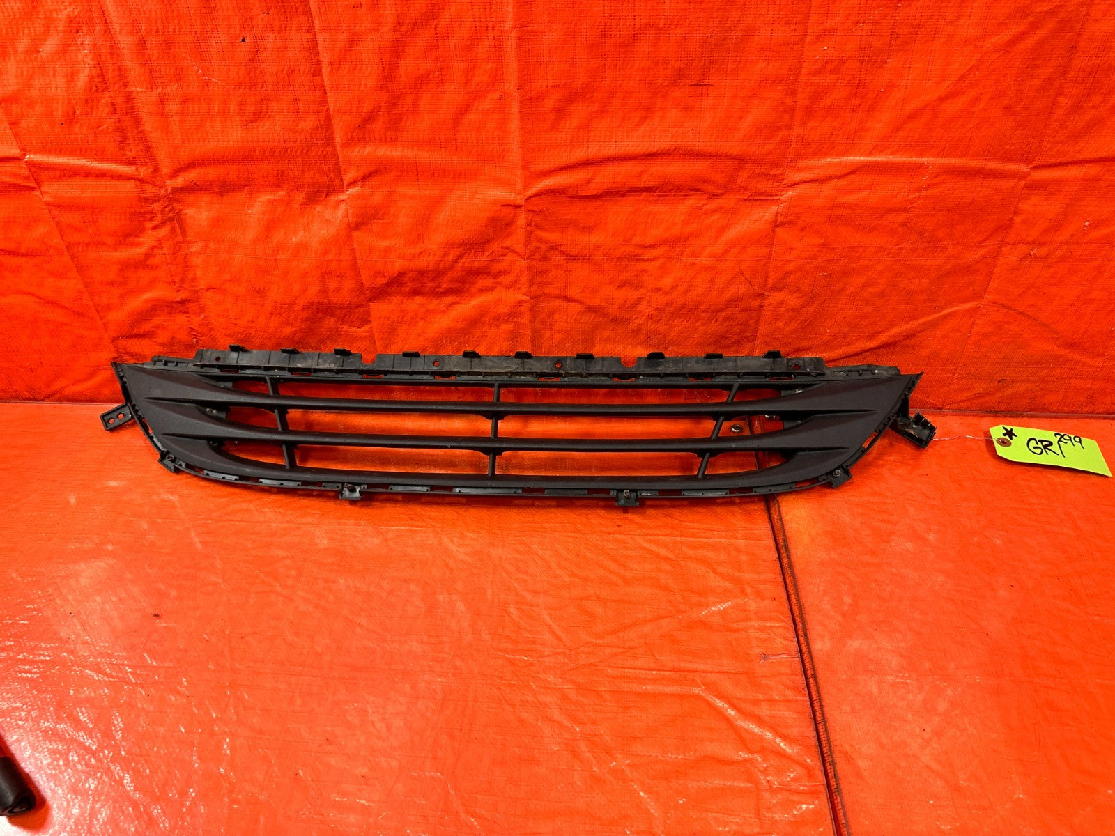 13 16 HYUNDAI GENESIS COUPE   LOWER FRONT BUMPER GRILLE INSERT TRIM PLASTIC OEM0