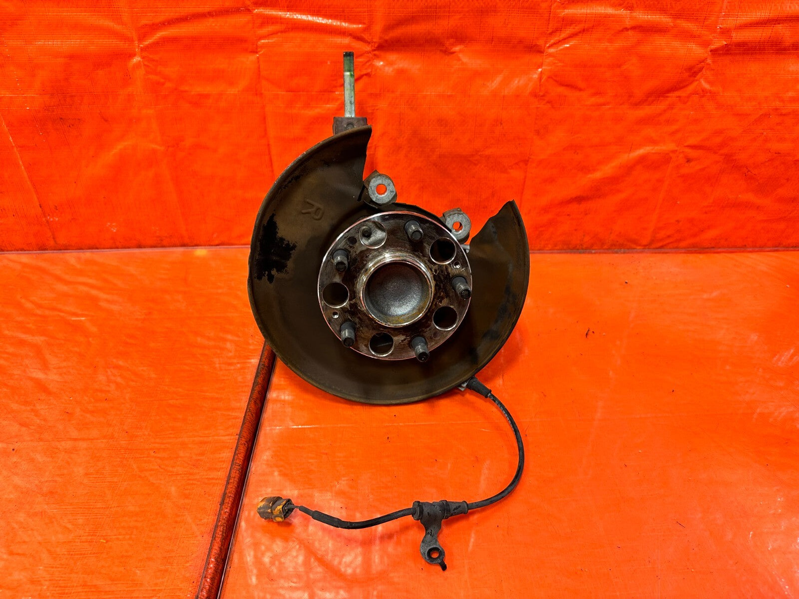 04 08 ACURA TSX   PASSENGER RIGHT REAR   SPINDLE KNUCKLE HUB  OEM 2910