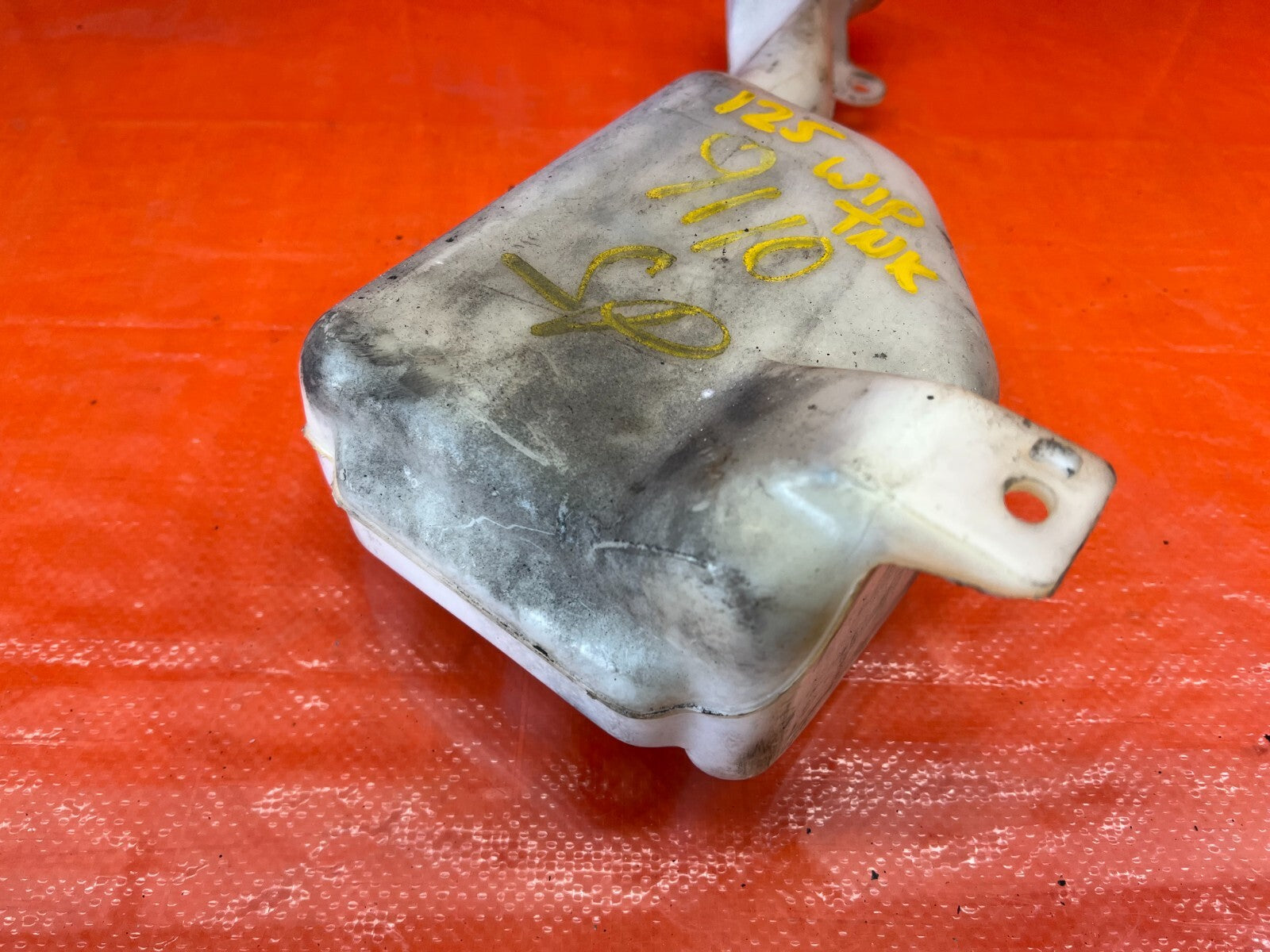 96 00 HONDA CIVIC   WINDSHIELD WIPER RESERVOIR TANK W/ MOTOR & CAP   OEM OE #1253