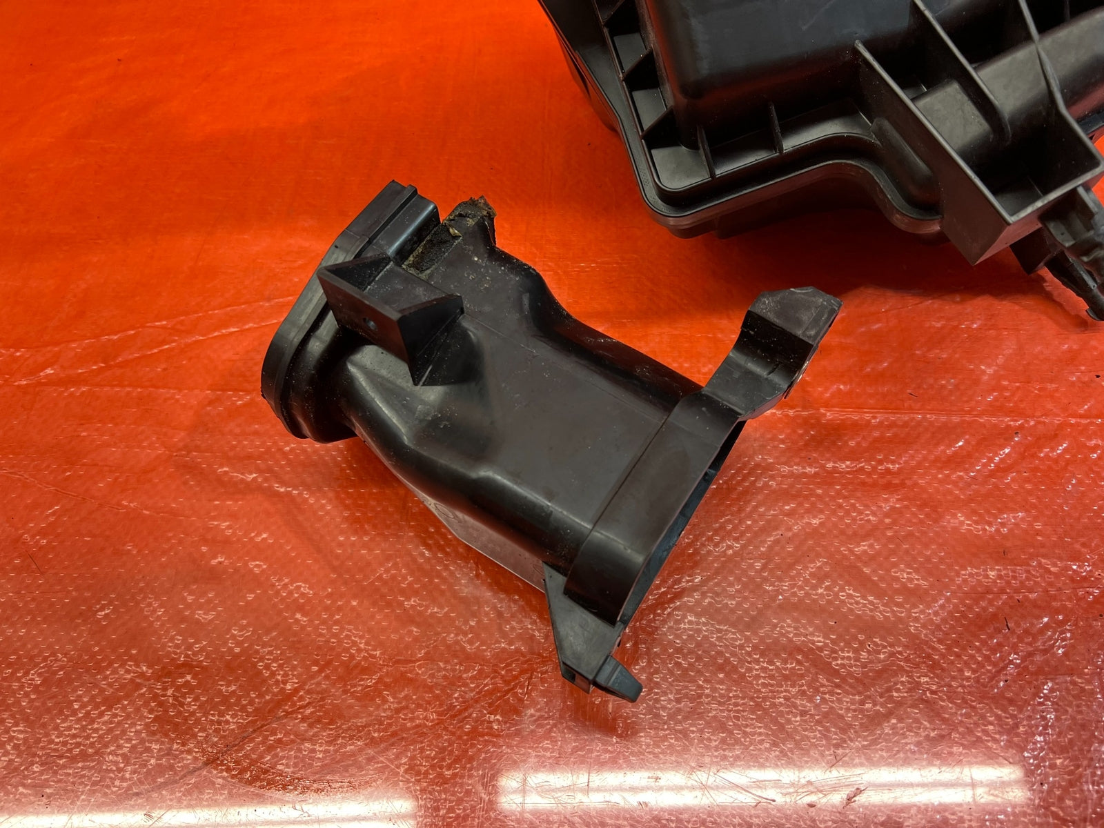 08 10 INFINITI G37 S SPORT   RIGHT   FACTORY AIR INTAKE FILTER BOX HOUSING   OEM8