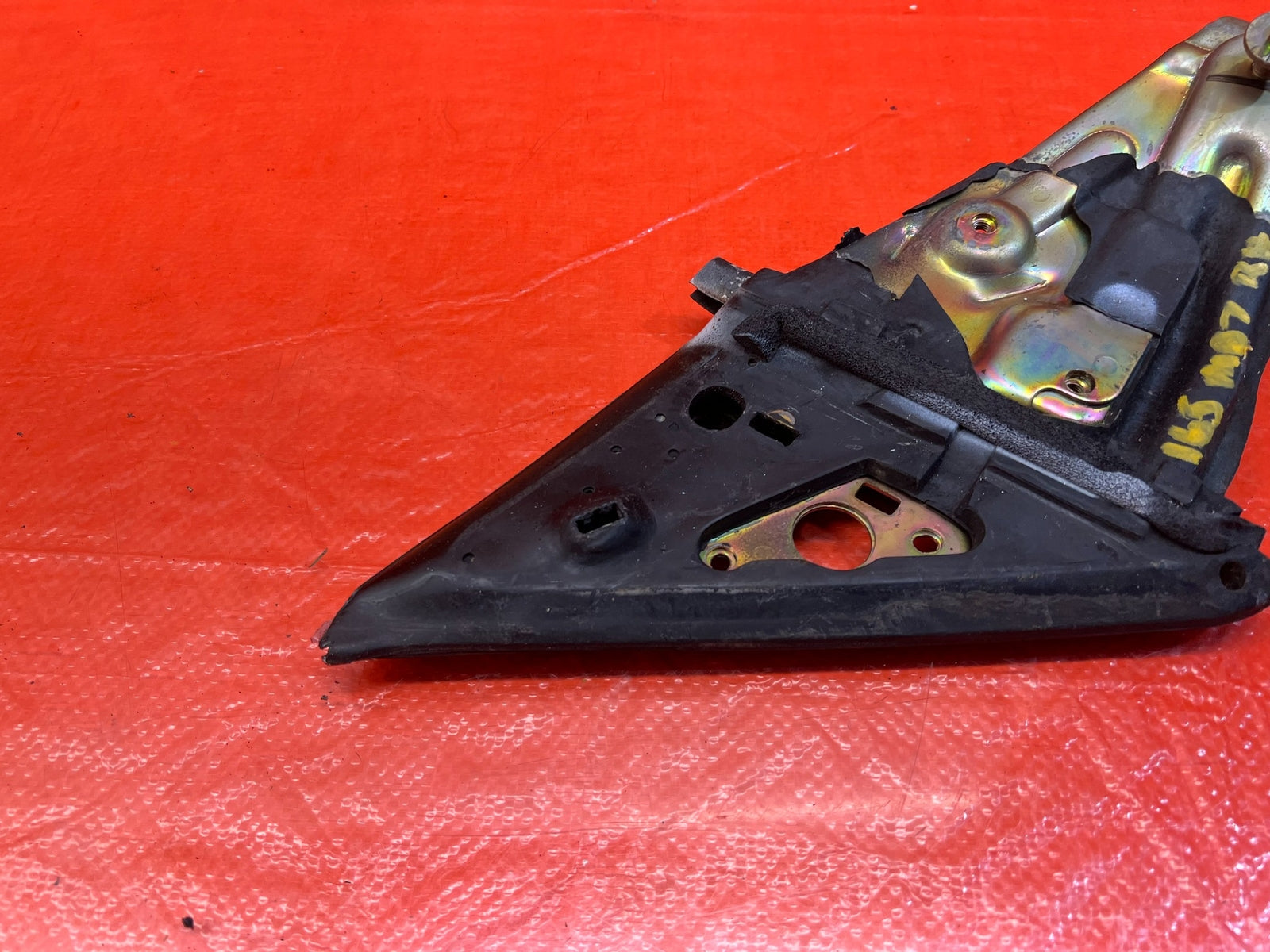94 01 ACURA INTEGRA SEDAN   DRIVER LEFT DOOR SASH HOLDER   OEM #1654