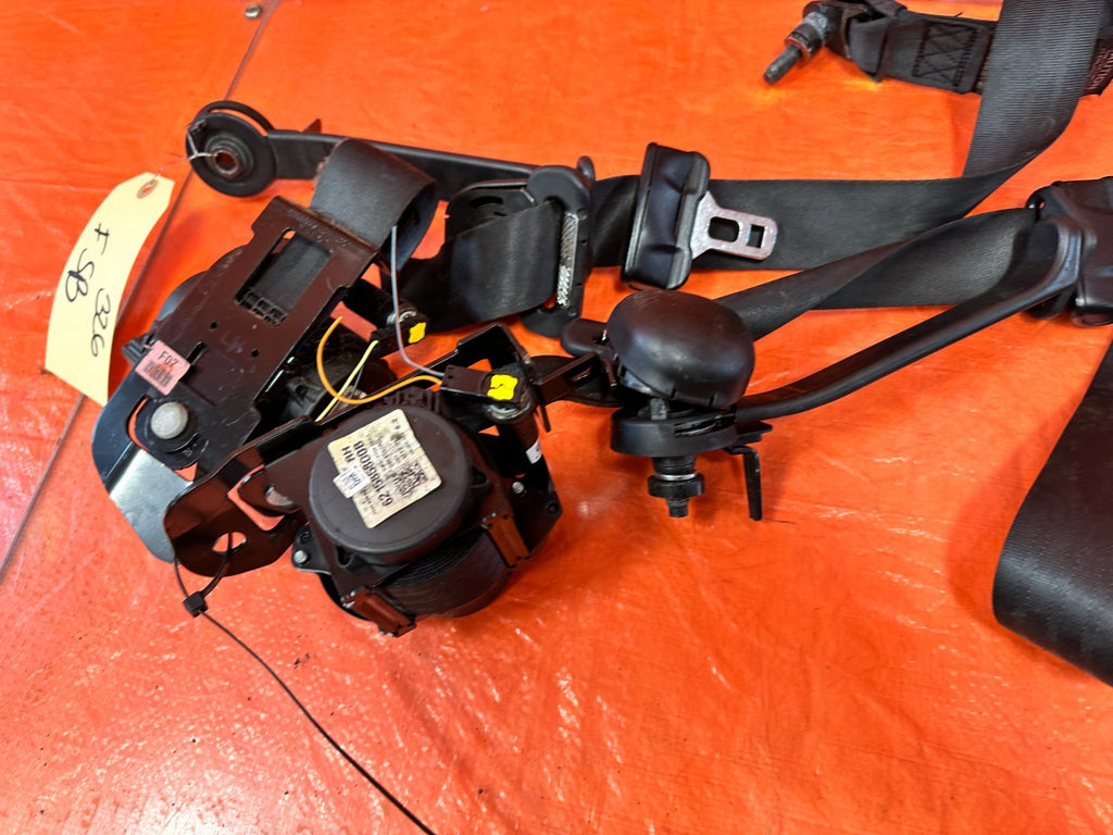 10 16 HYUNDAI GENESIS COUPE   LEFT & RIGHT FRONT SEAT BELTS   BLACK   OEM #3264