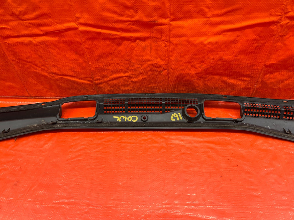 98 02 HONDA ACCORD   WINDSHIELD WIPER COWL TRIM PLASTIC   OEM FACTORY #16712