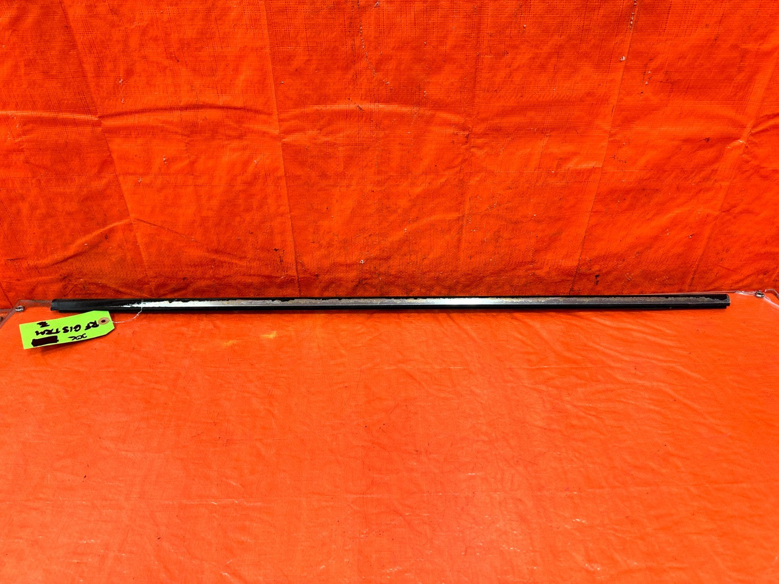 02 05 HONDA CIVIC SI EP3 HATCH   RIGHT FRONT EXTERIOR WINDOW GLASS TRIM OEM #3061