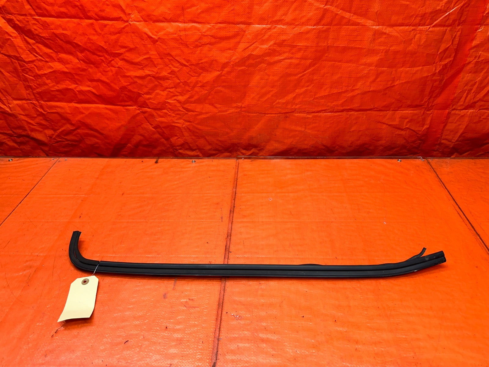 94-01 ACURA INTEGRA 4D SEDAN RIGHT PASSENGER WINDSHIELD WEATHERSTRIP OEM #3400