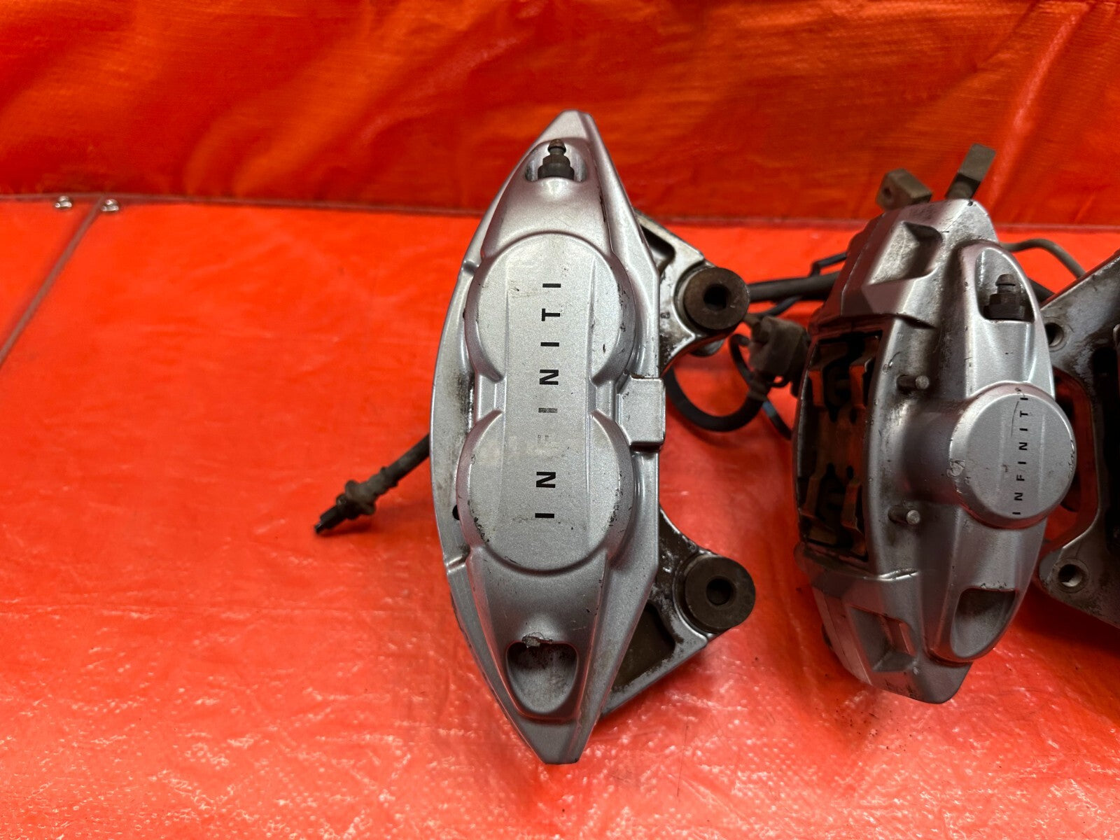 08 15 INFINITI G37 & Q60 SPORT   AKEBONO   BRAKE CALIPERS LEFT & RIGHT   OEM 1909