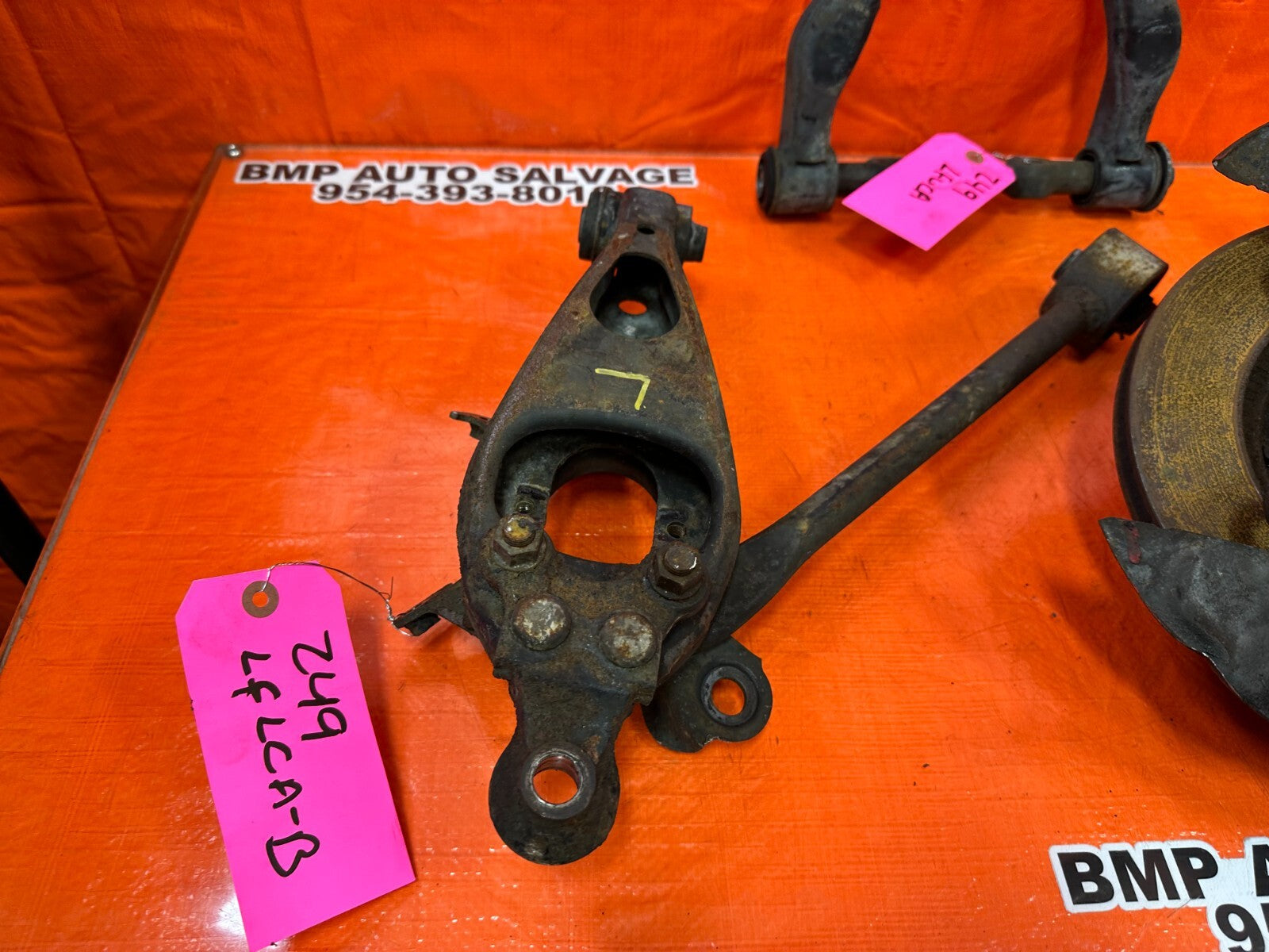 96 00 TOYOTA TACOMA   2.4L   MANUAL ONLY   LEFT FRONT SPINDLE W/ CONTROL ARMS16