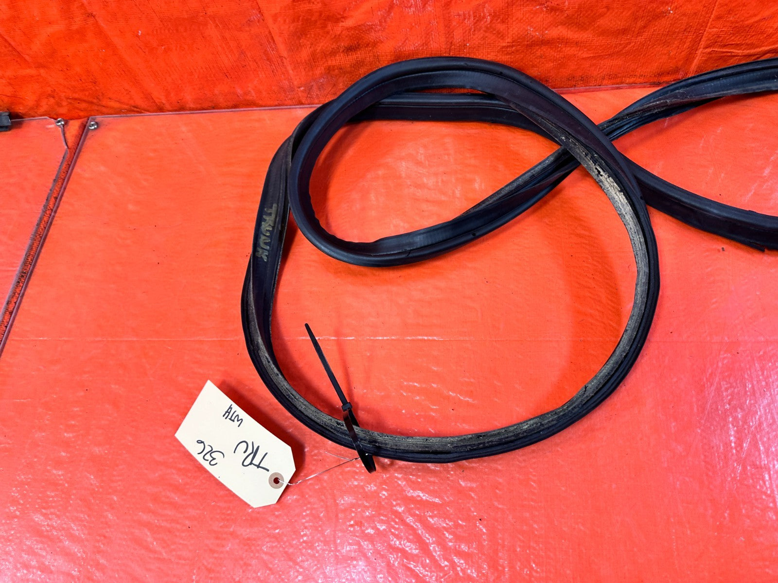10 16 HYUNDAI GENESIS COUPE TRUNK WEATHER STRIP TRIM GASKET LINER LINING OEM 3265
