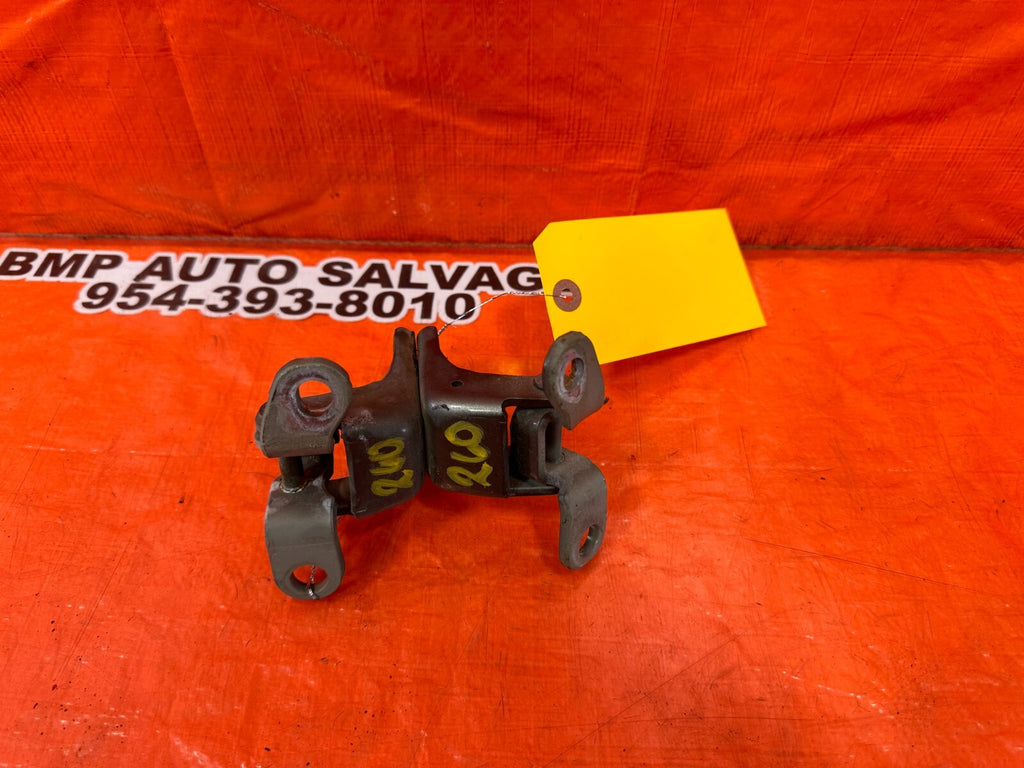 06 11 CIVIC 4D SEDAN   DOOR HINGE SET   UPPER & LOWER RIGHT FRONT SIDE OEM #2603