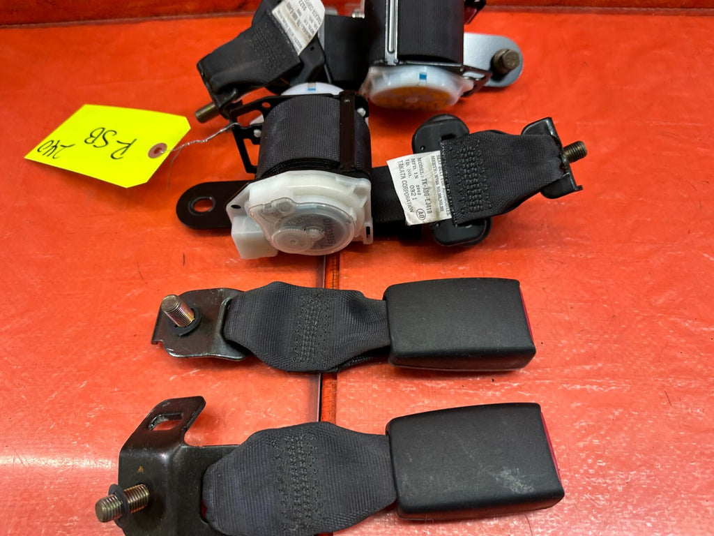 02 06 ACURA RSX TYPE S & BASE   REAR SEAT BELT SET LEFT RIGHT BLACK OEM #2402