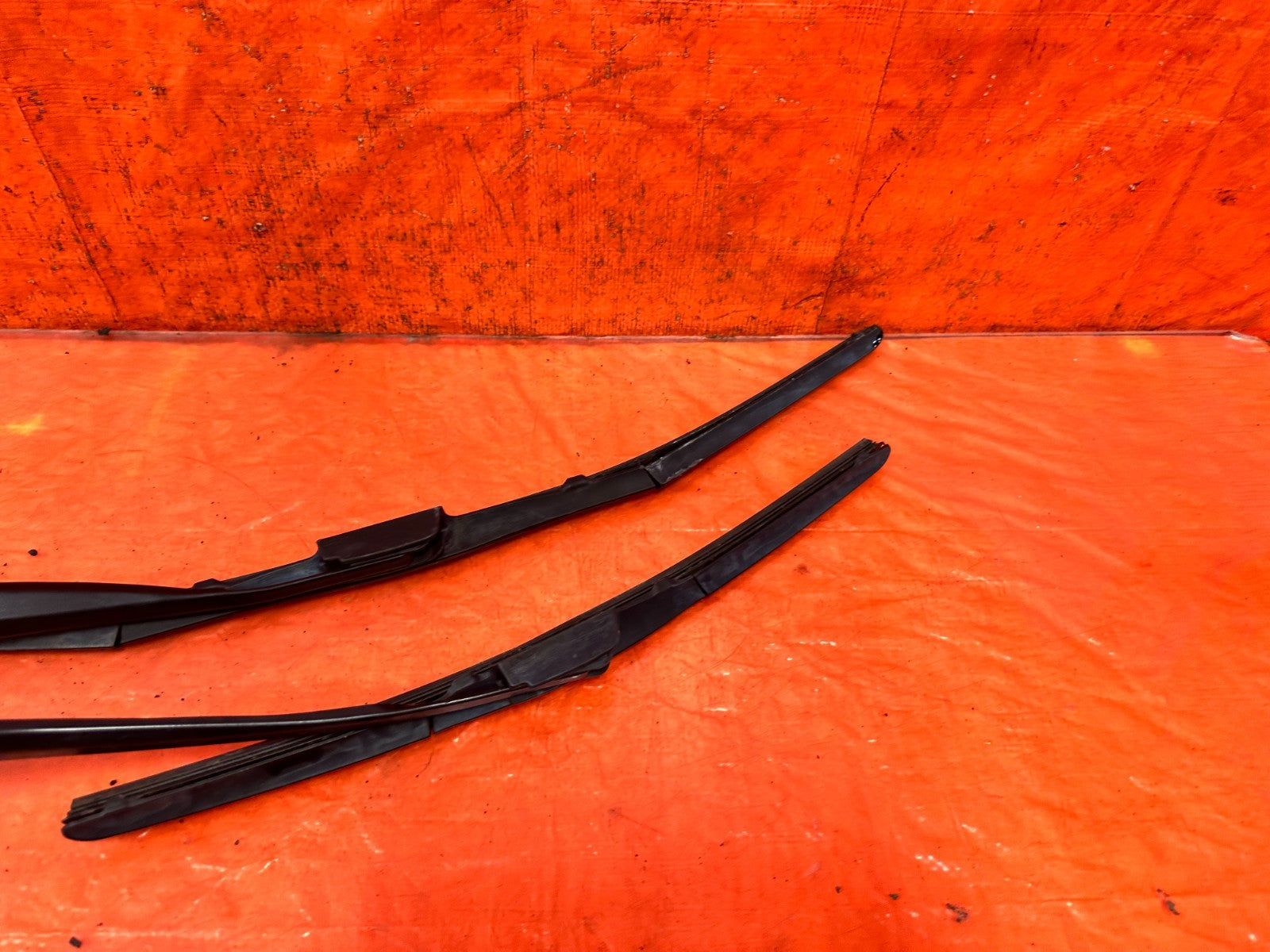 09 15 INFINITI G37 CONVERTIBLE   LEFT & RIGHT WINDSHIELD WIPER ARMS   OEM #3292