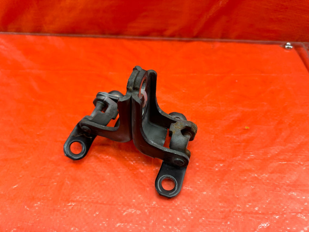 02 06 ACURA RSX   PASSENGER RIGHT FRONT DOOR HINGE SET UPPER LOWER   OEM #1795
