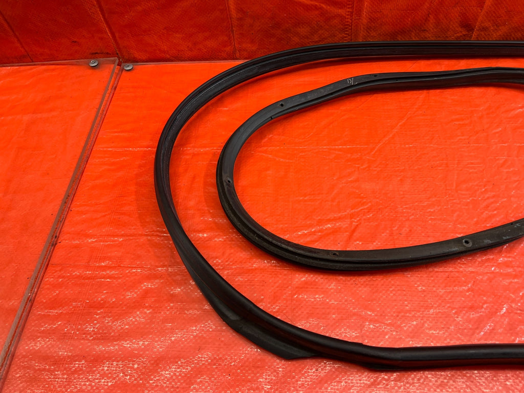 02 05 HONDA CIVIC SI EP3 HATCH   RIGHT   DOOR WEATHER STRIP TRIM SEAL GASKET 21311