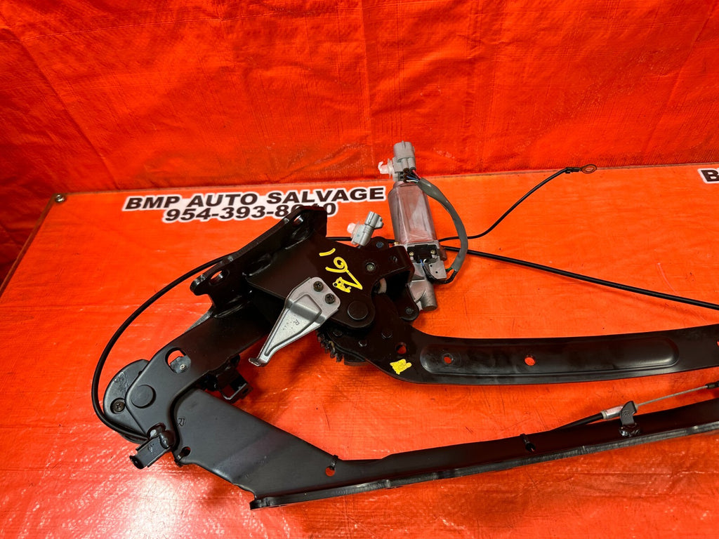 02 10 LEXUS SC430   RIGHT CONVERTIBLE ROOF PANEL SUB LINK W/ MOTOR   OEM #26113