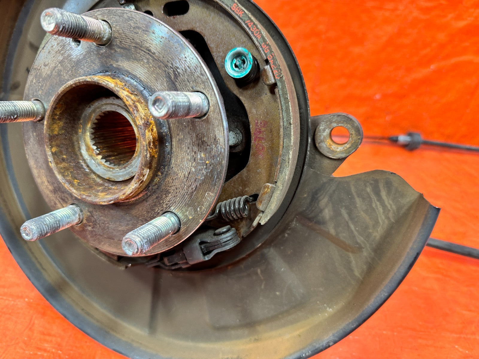 10 16 HYUNDAI GENESIS COUPE   DRIVER LEFT REAR SPINDLE KNUCKLE HUB OEM #3022