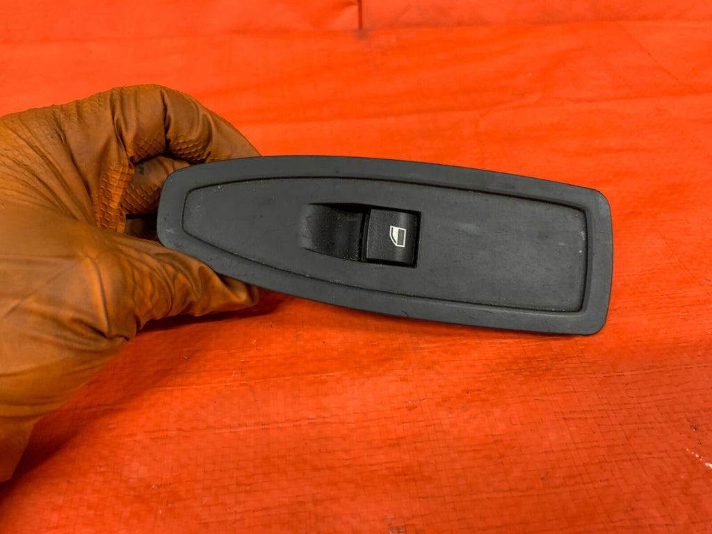 13 18 BMW 320i PASSENGER RIGHT FRONT WINDOW SWITCH   BLACK   OEM OE FACTORY0
