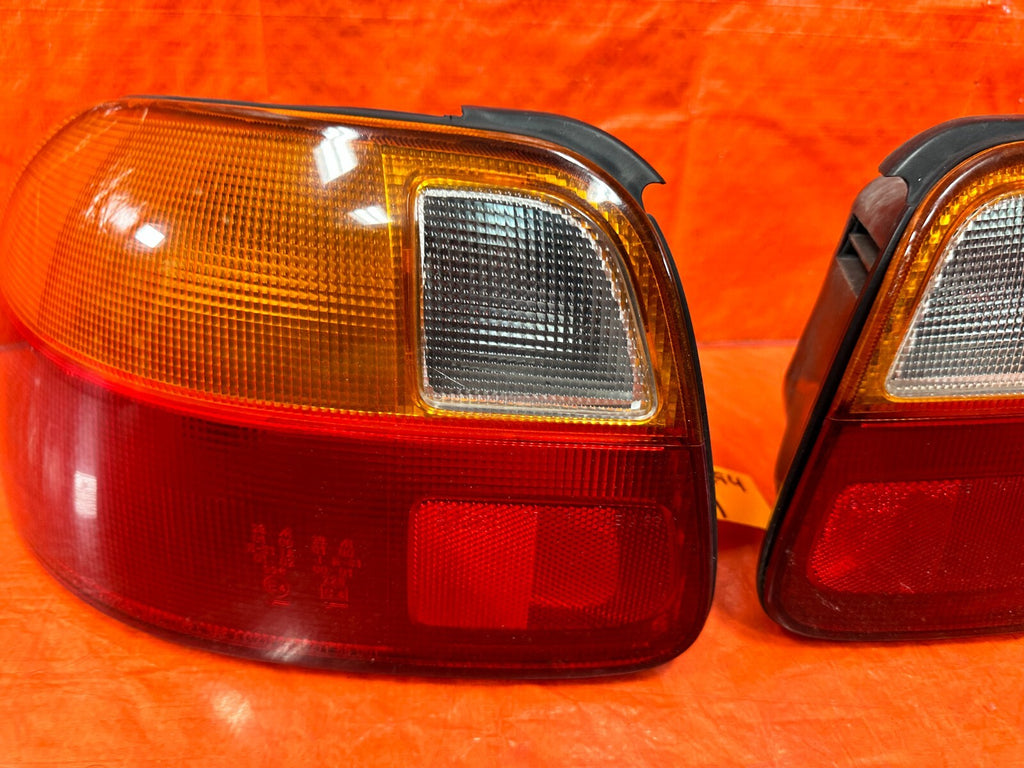93 97 HONDA DEL SOL   FACTORY TAIL LIGHTS TAIL LAMPS LEFT & RIGHT   OEM #2946