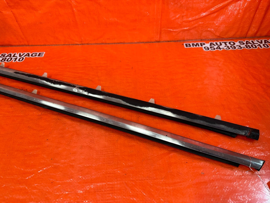97 01 HONDA PRELUDE   EXTERIOR DOOR WINDOW GLASS TRIM SET LEFT RIGHT   OEM #2596