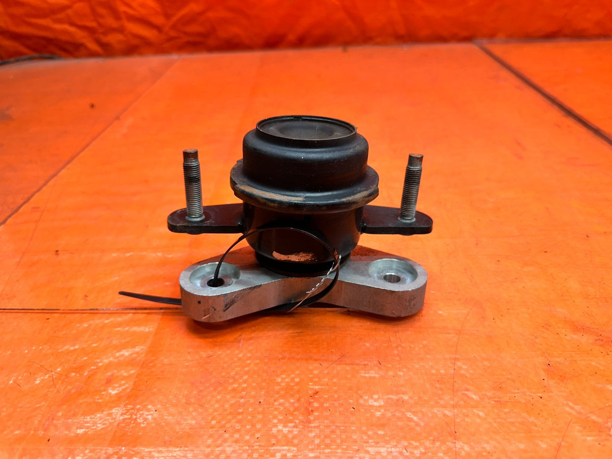 14-15 INFINITI Q50 3.7L VQ37VHR RWD TRANSMISSION MOUNT INSULATOR BUSHING OEM #36