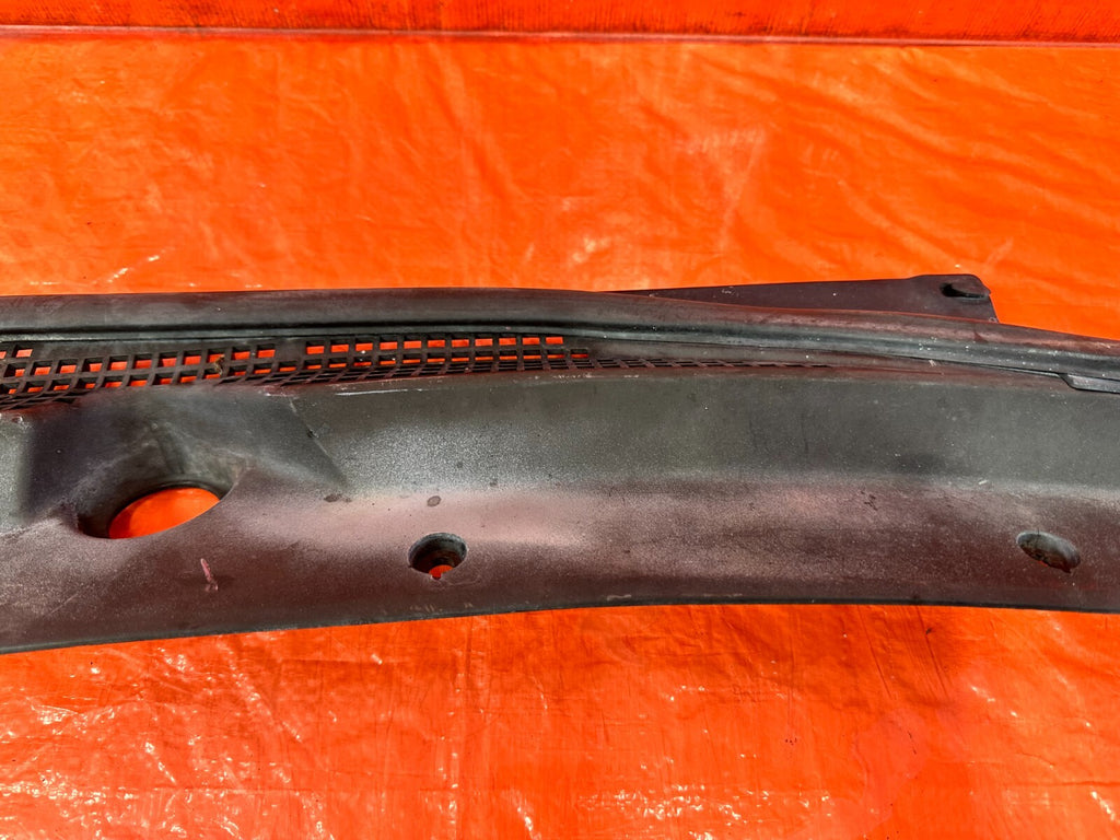 93 97 HONDA DEL SOL  WINDSHIELD WIPER COWL TRIM PLASTIC   OEM FACTORY #2726