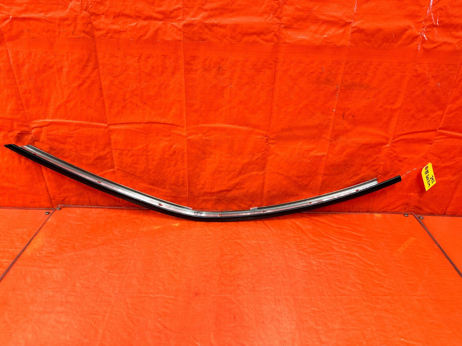 13 20 SUBARU BRZ   PASSENGER RIGHT UPPER A PILLAR WEATHER STRIP BRACKET OEM #2920