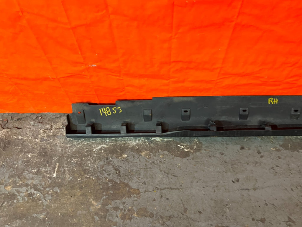 94 01 ACURA INTEGRA   2 DOOR   SIDE SKIRT ROCKER MODLING RIGHT SIDE OEM #1489
